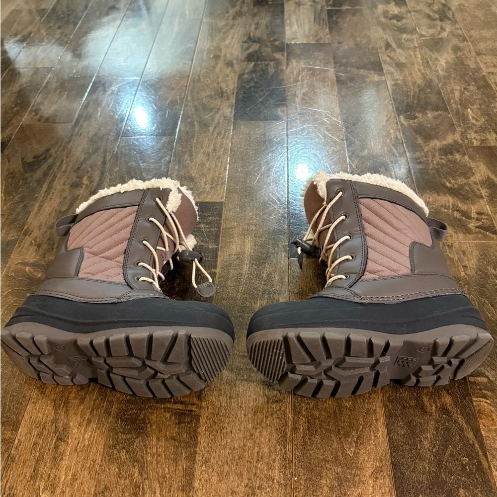 All in Motion Snow Boots Girl size 13